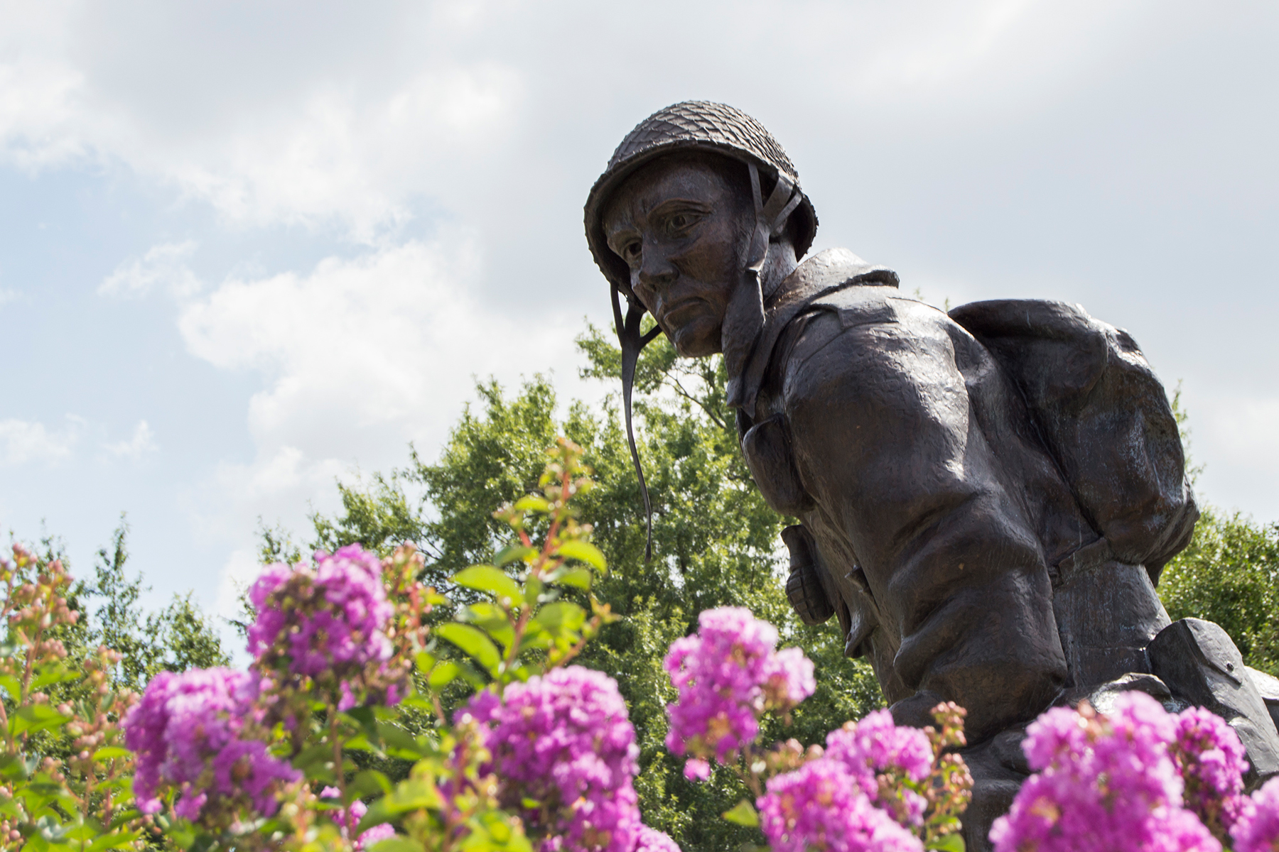 The “Iron Mike” statue on the grounds at Fort Bragg in North Carolina represents the “courage, dedication, and traditions” of paratroopers from the 82nd Airborne Division. (Michael Olinger/News21)