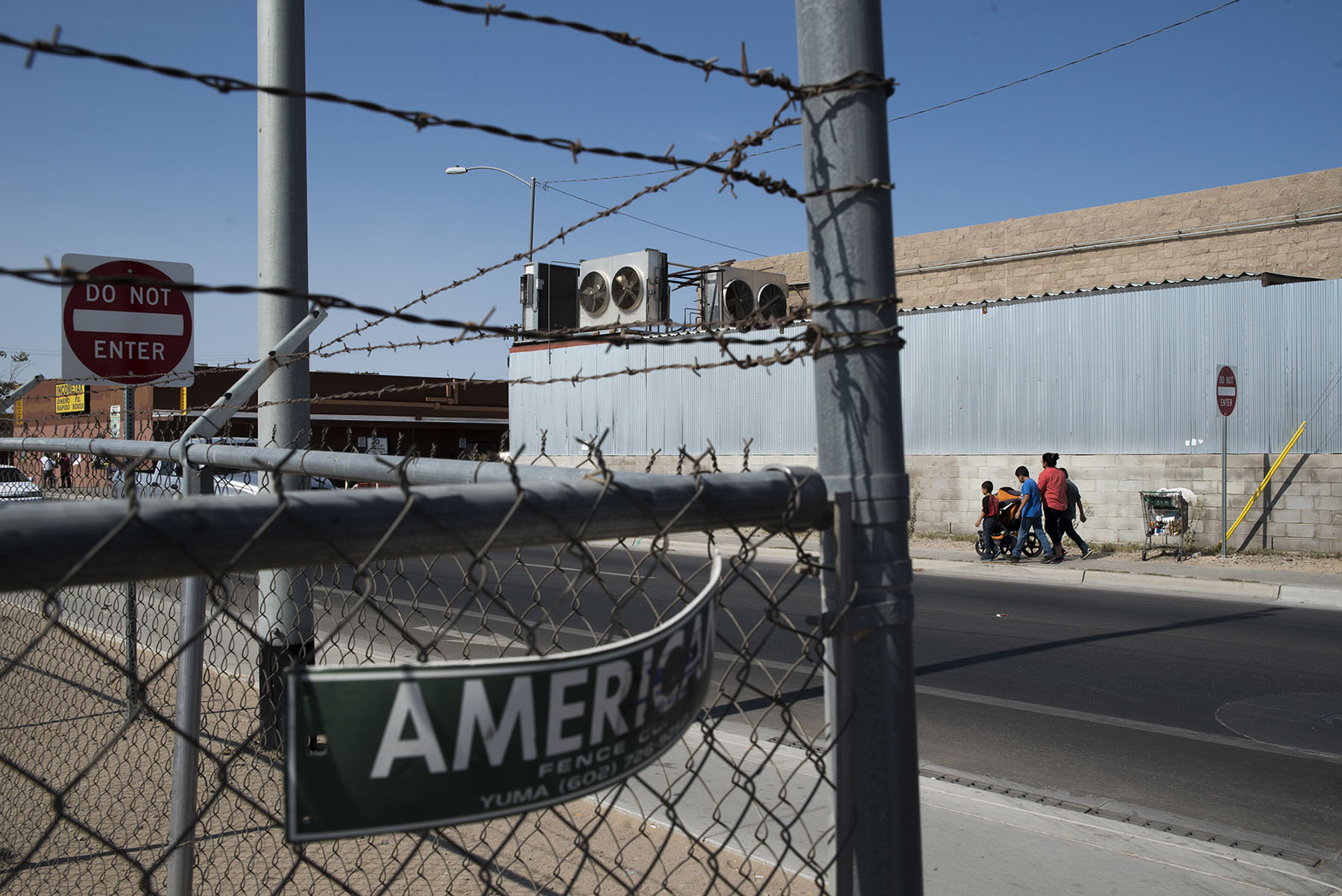 A total of 15.8 million people passed through the border crossing in San Luis, Arizona, in 2015. (Roman Knertser/News21)