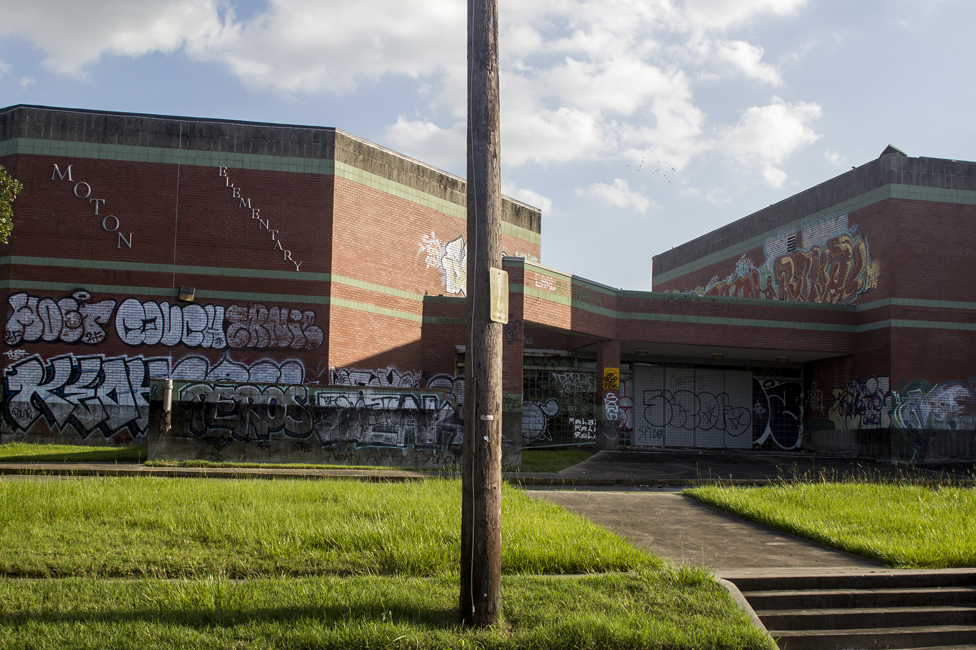 Moton Elementary School, which sits on top of a century-old landfill, was closed in 1994 because of environmental concerns. Today there are “No health or environmental problems detected” at the site, according to the Environmental Protection Agency, but residents are still concerned about children waiting for buses in the area. (Lily Altavena/News21)